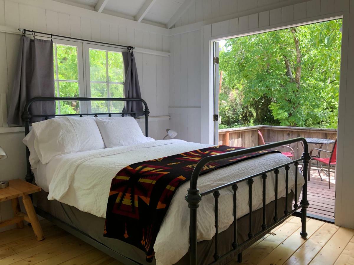 Johnson'S Beach Cabins And Campground เกอร์นวิลล์ ภายนอก รูปภาพ